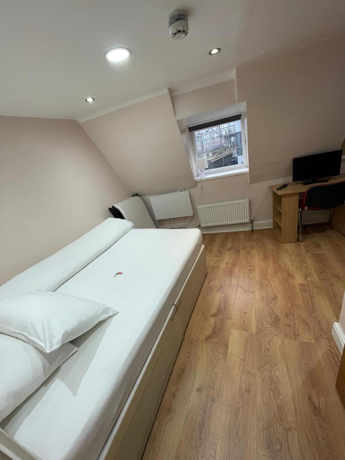 Pensión Leman House 3*